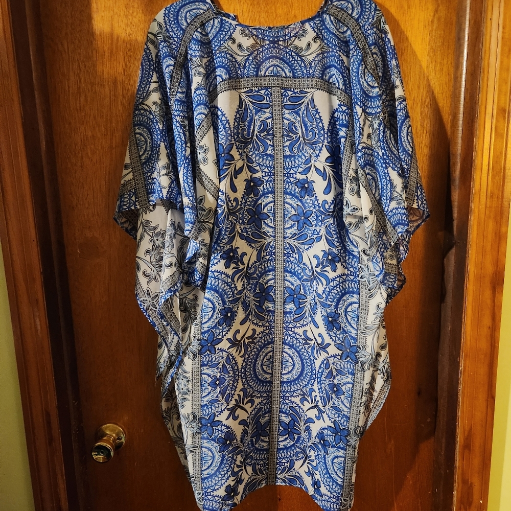 Blue and White Floral High Low Kaftan - Picture 2 of 8